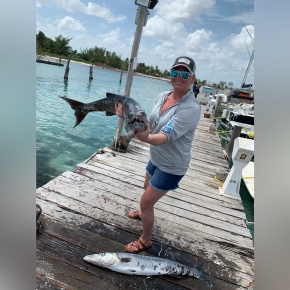 Hi! I love all things jewelry, clothes and shoes!! - Picture 6 of 8